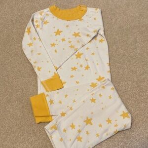Hanna Andersson Yellow and White Pajama Set with Star Pattern